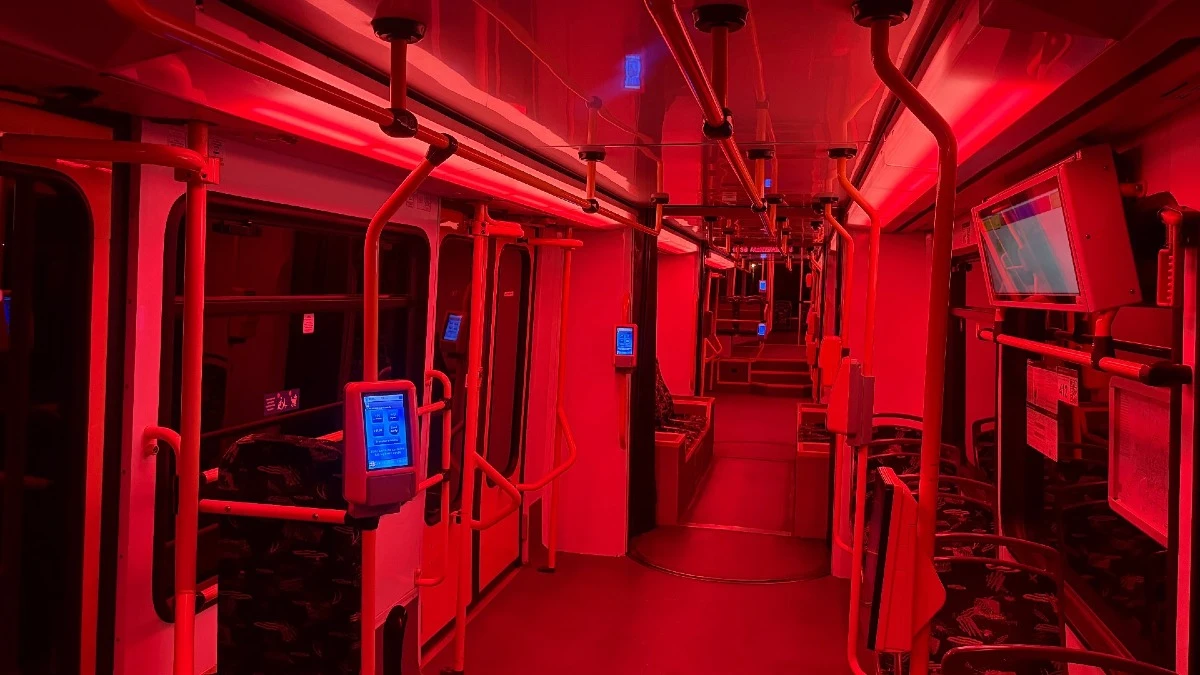 Rano pobudza, wieczorem uspokaja. W Poznaniu jeździ tramwaj, który zmienia nastrój