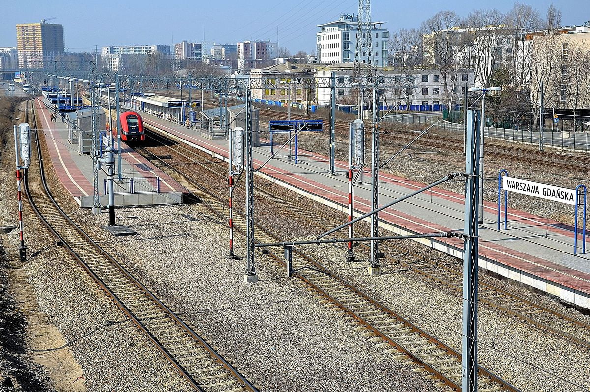 Wkrótce wrócą rozkładowe pociągi na linię obwodową