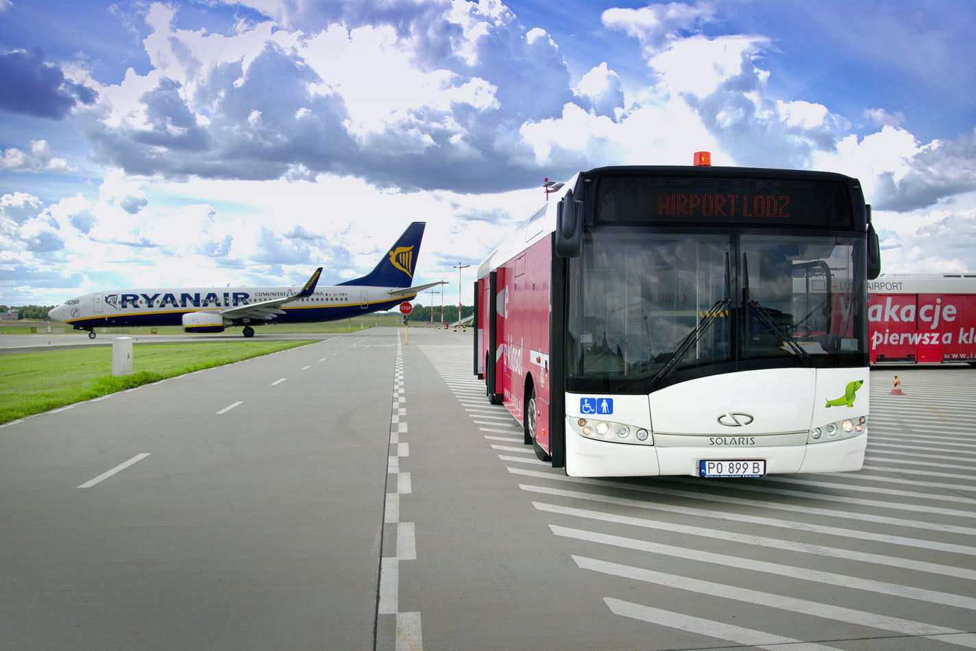 Boarding rękawem czy autobusem? Dlaczego stosuje się oba rodzaje?
