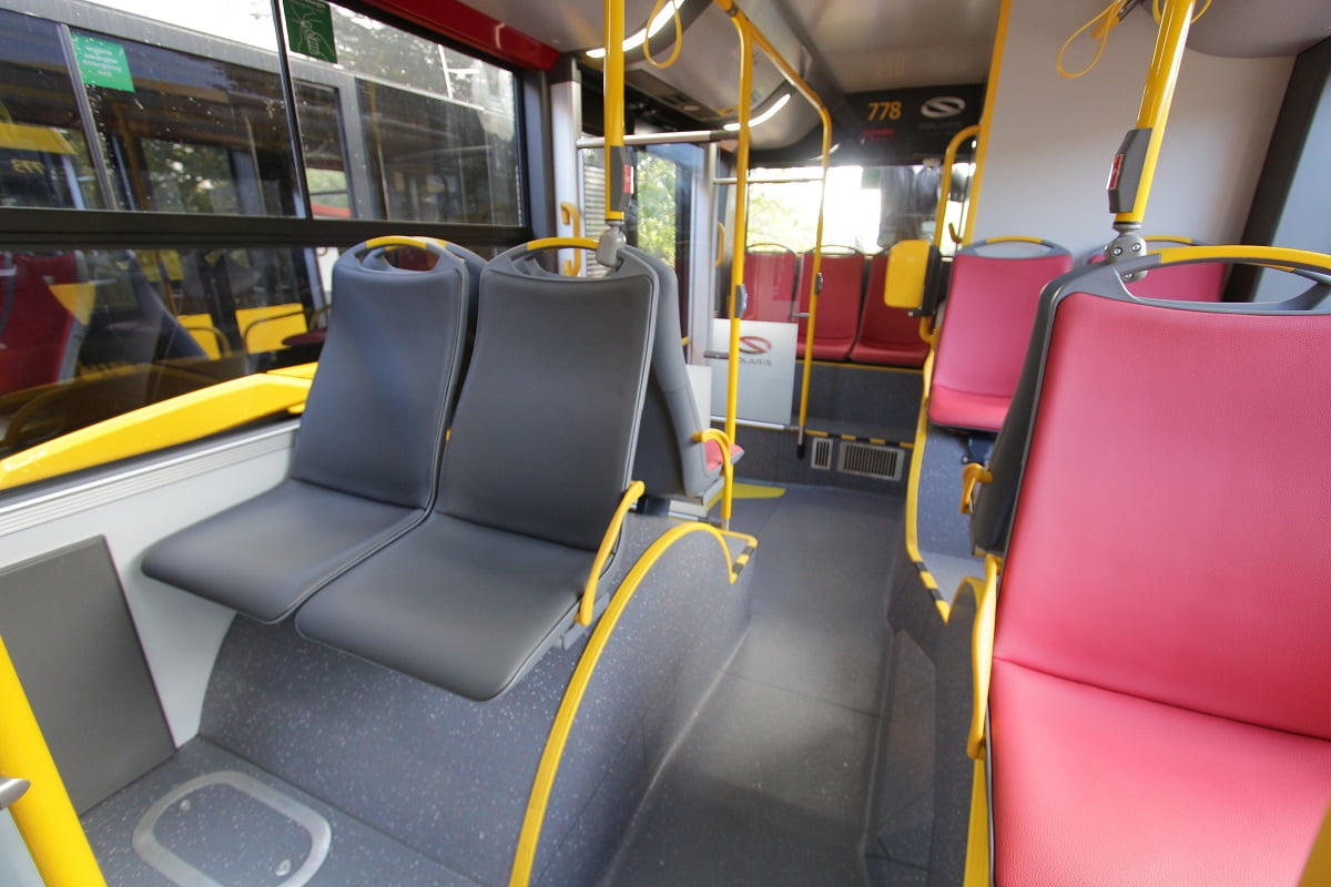 W warszawskich autobusach wracają fotele pokryte... ekoskórą