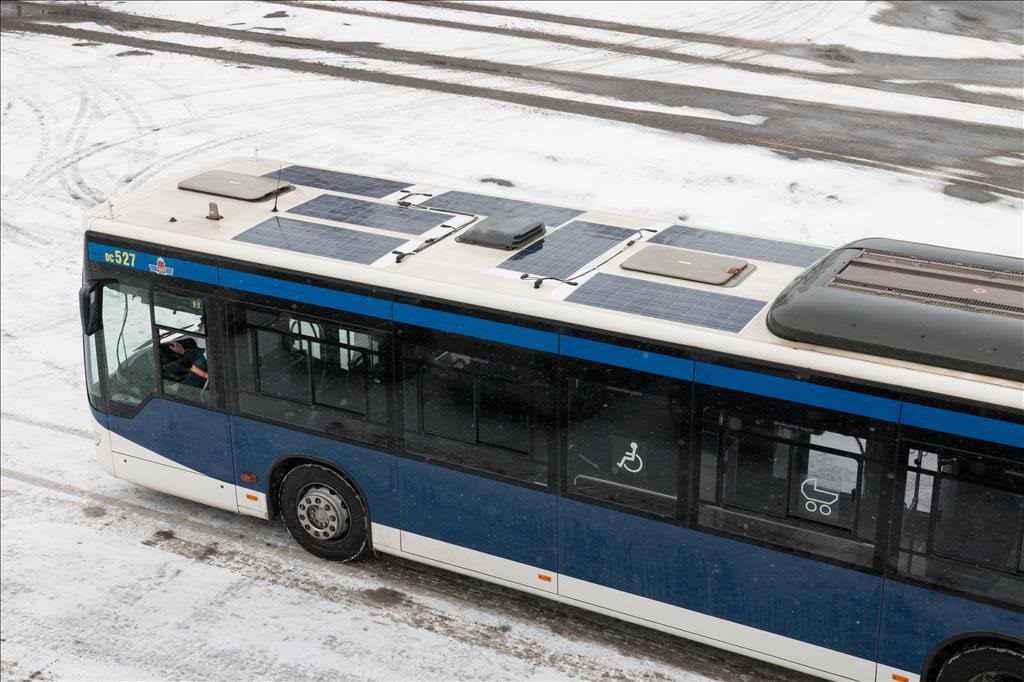 Kolejne miejskie autobusy z panelami słonecznymi