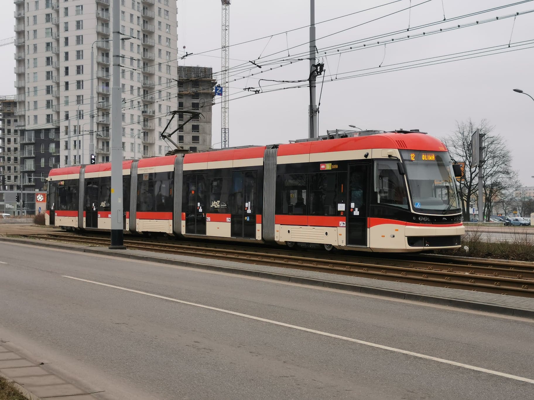 Ile osób zabiorą autobusy, tramwaje i pociągi według wytycznych rządu?