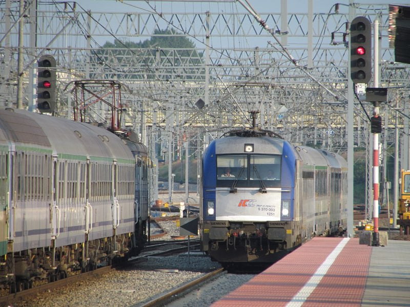 Koniec ze sprzedażą biletów bez gwarancji miejsca siedzącego w PKP IC?
