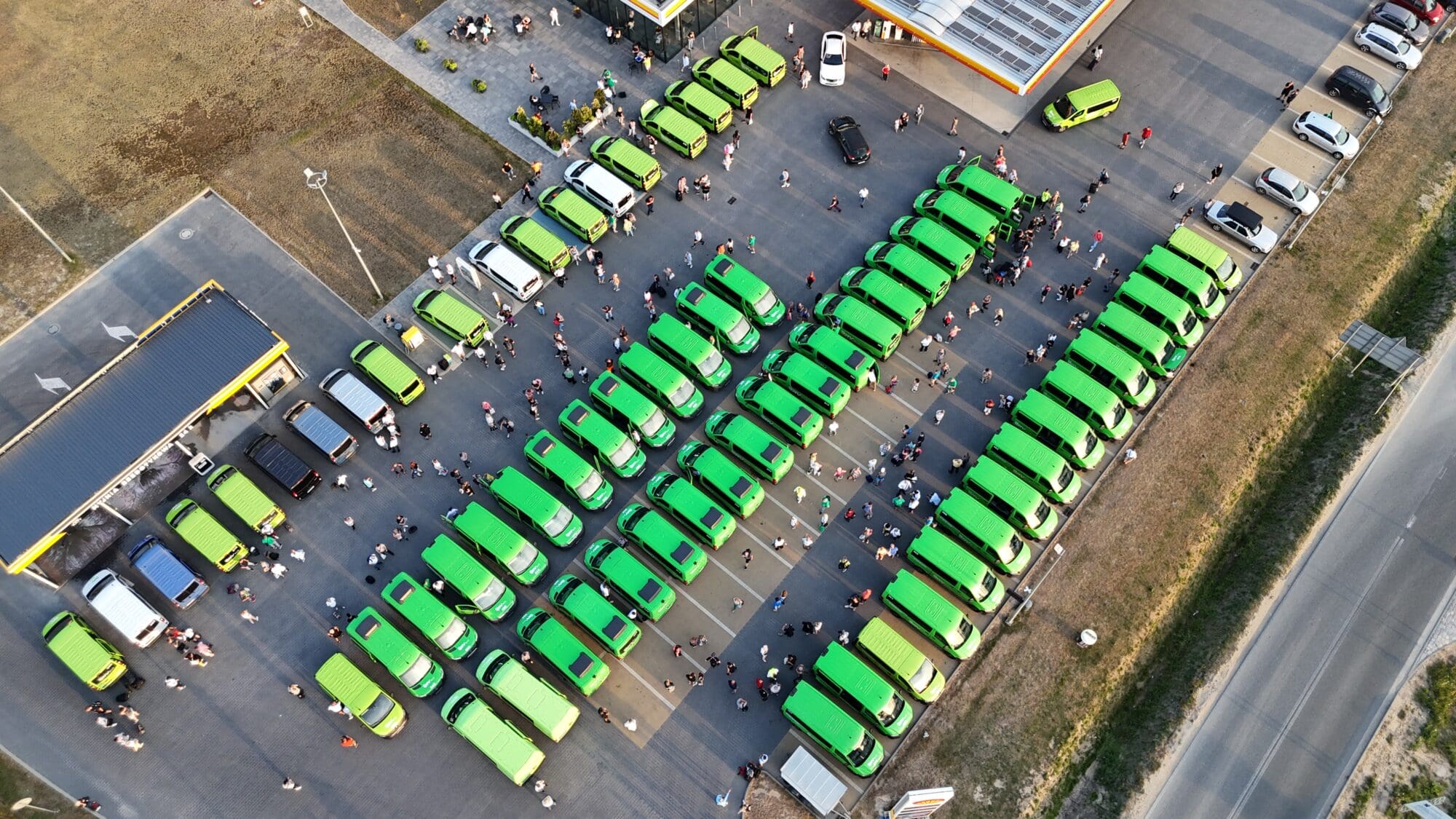 Bus na wynajem – idealne rozwiązanie dla podróży grupowych i firmowych