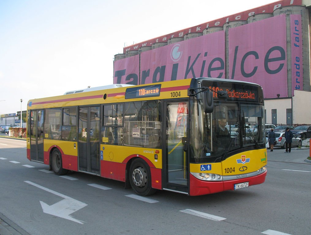 Osoby represjonowane z biletem z 1 zł w Kielcach