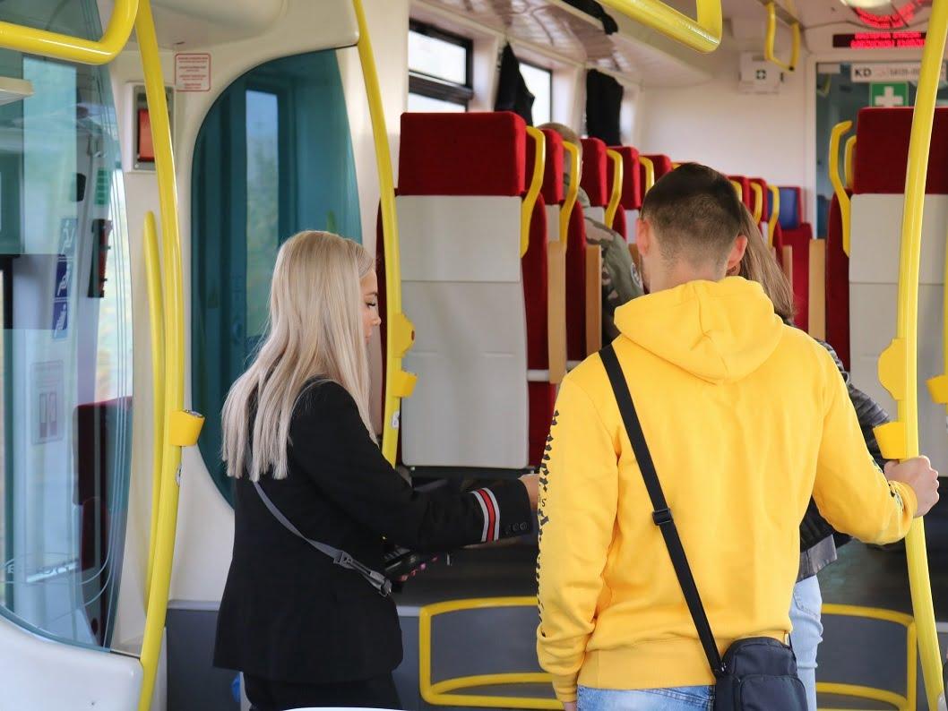 Kolejny przewoźnik z płatnością kartą w pociągach
