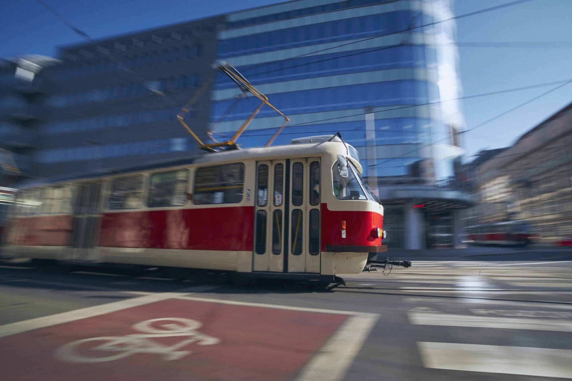 Transport przyszłości – szybki, komfortowy oraz bezpieczny?
