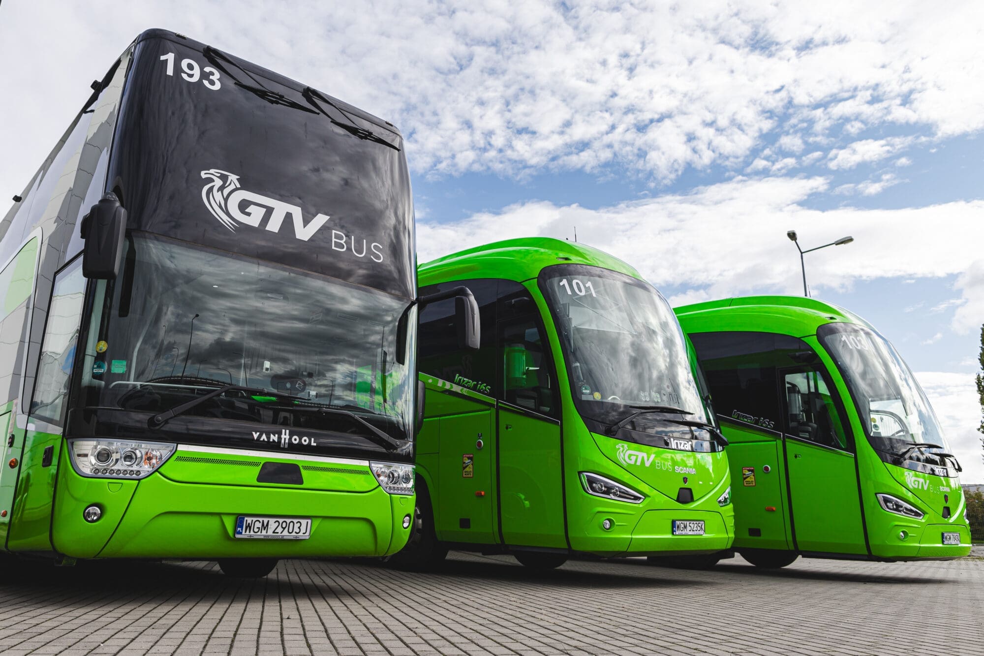 Autokar na wyjazd firmowy – komfort, który jednoczy zespół