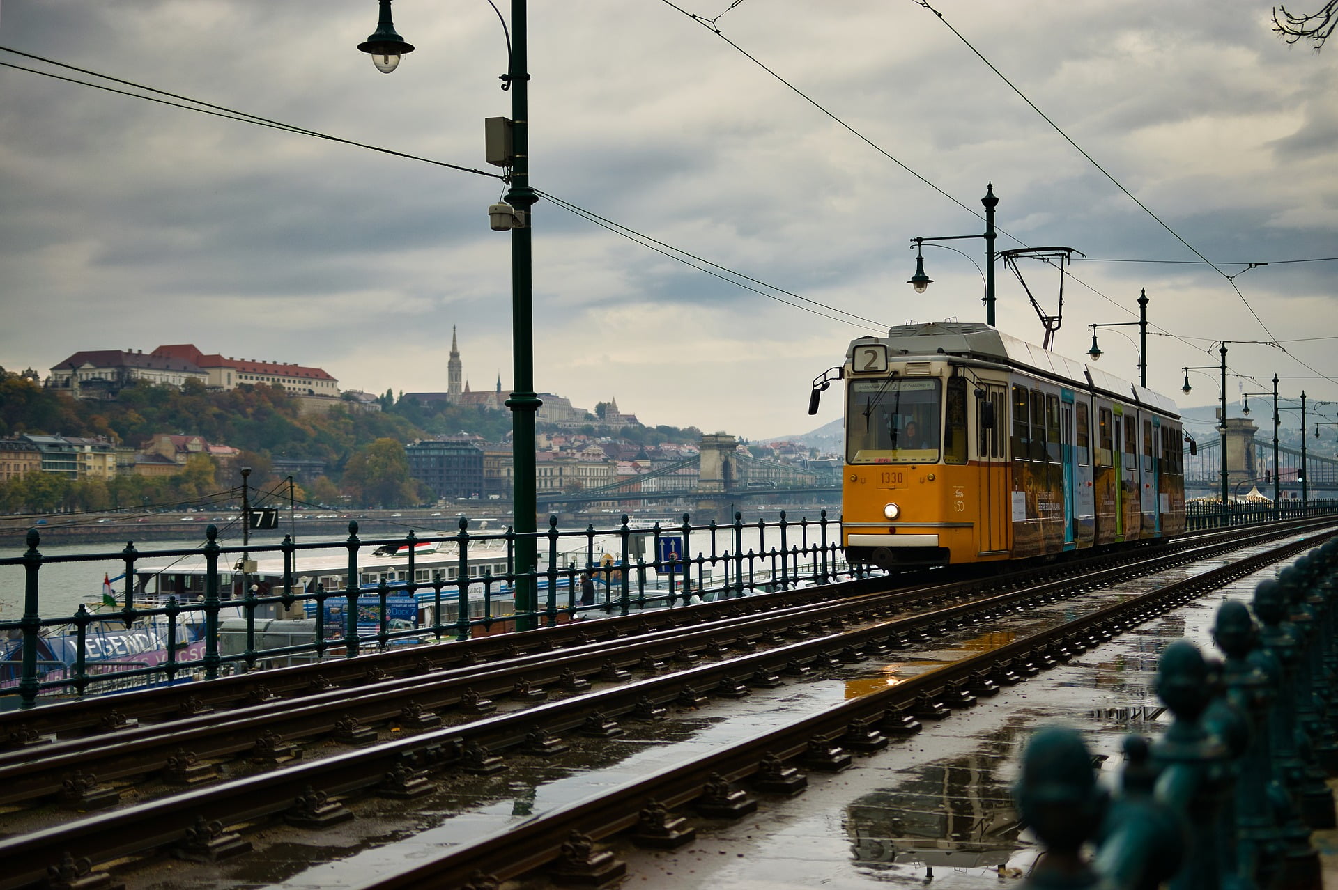 Torowiska tramwajowe z rozchodnikiem – nowoczesna infrastruktura tramwajowa