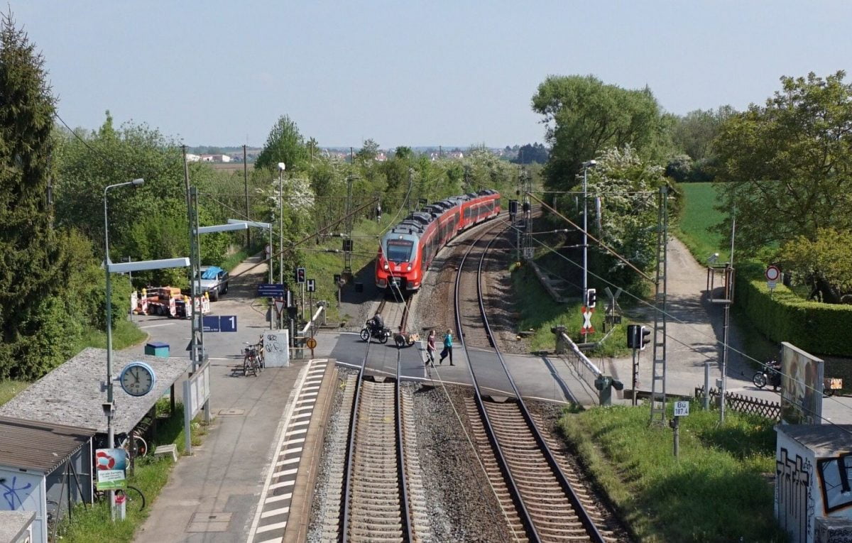 Większość wypadków na kolei powodują kierowcy lub piesi