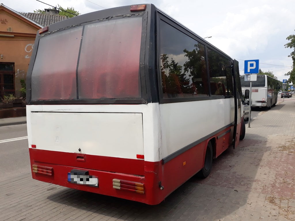 Otwock. Rozpadający się autobus woził pasażerów [zdjęcia]