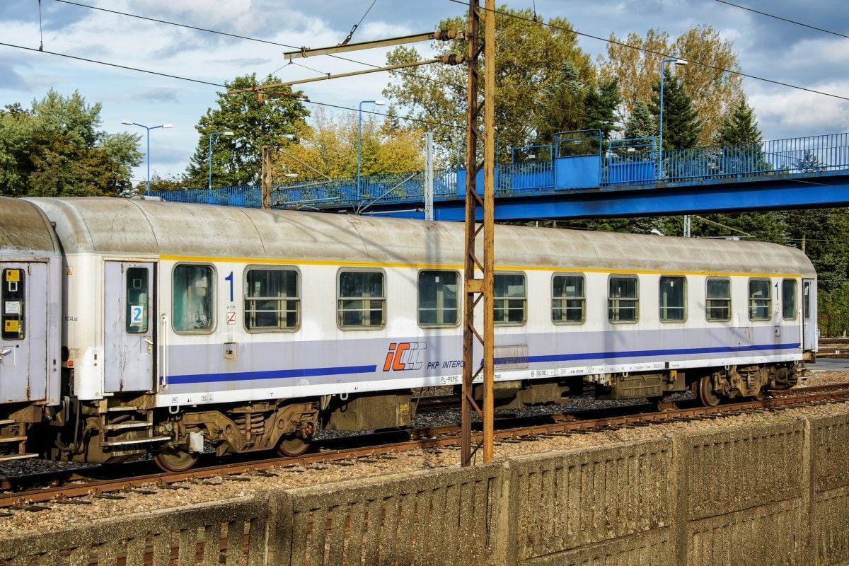 Zdeklasowane wagony stają się standardem w PKP Intercity