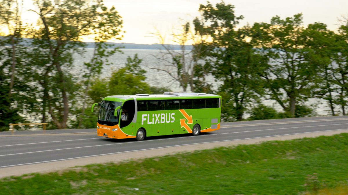 FlixBus przemaluje Polskiego Busa